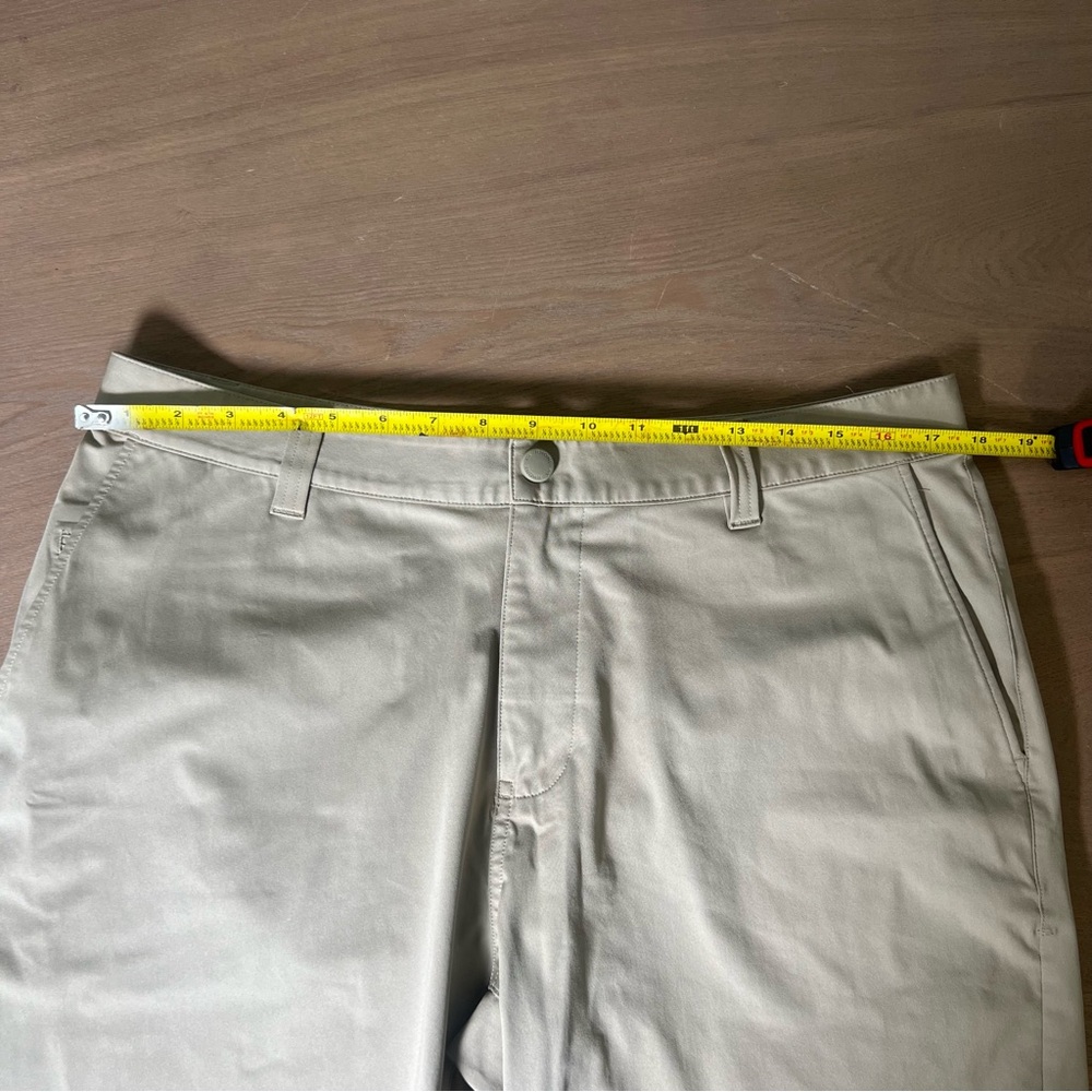 Rhone Men’s 9" Commuter® Shorts Size 34 Tan Khaki Performance Golf Shorts - Picture 11 of 13